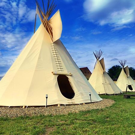 Teepee Camp Lounky Hotell Chodouny Exteriör bild