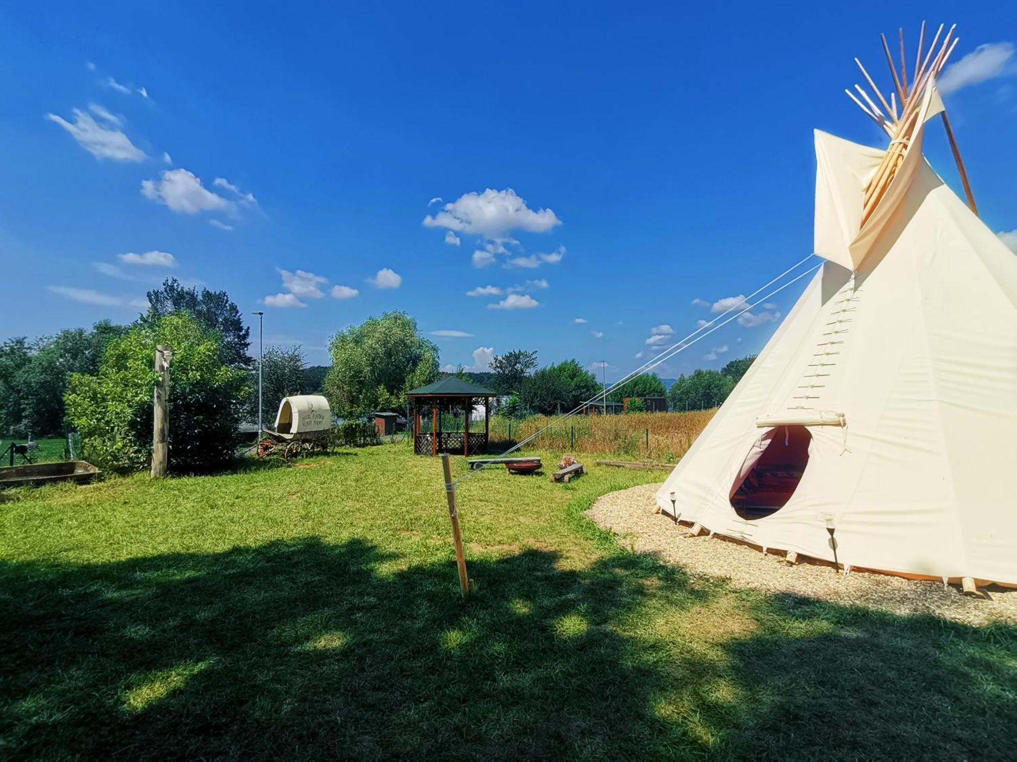 Teepee Camp Lounky Hotell Chodouny Exteriör bild